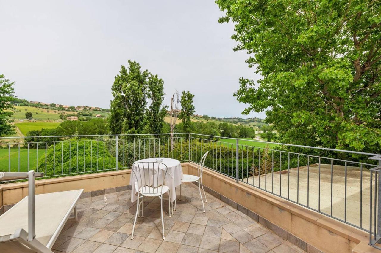 Ostra Grande Villa Storica Per Vacanze Con Giardino Privato E Piscina מראה חיצוני תמונה